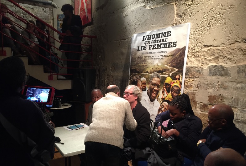 Paul Nsapu Mukulu (à droite), secrétaire général pour l'Afrique de la FIDH (mouvement mondial des droits humains).