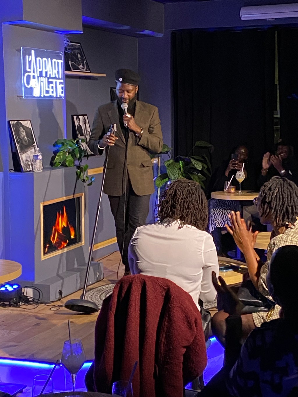 Spectacle de l&rsquo;humoriste panafricain Lenny Mbunga à Paris : une leçon d&rsquo;Histoire qui questionne nos&nbsp;histoires